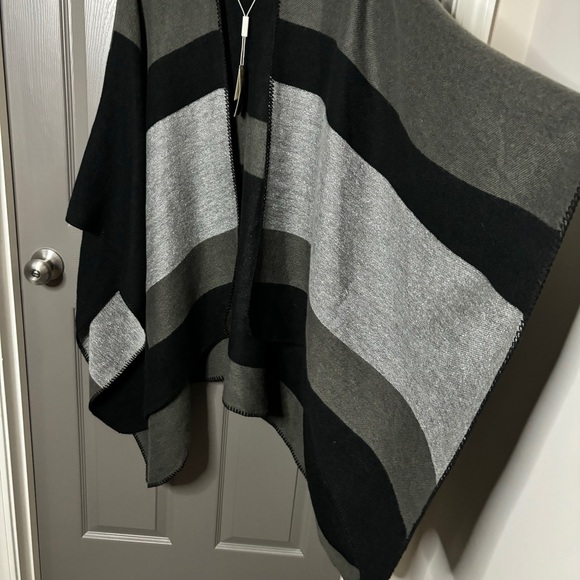Charlie Paige New Cape / Blanket Wrap Silver, Black, Gray One Size Fits All - Picture 4 of 10